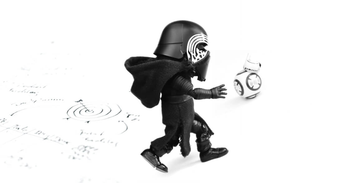 Bildmontage aus Lego-Figur Kilo Ran und BB8 Roboter aus Star Wars mit einem Foto von Björn Jensens Diagrammen aus einem Training